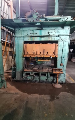 hydraulic press 300ton RADAELLI